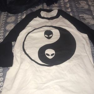 Yin yang alien baseball tee Spencer’s small